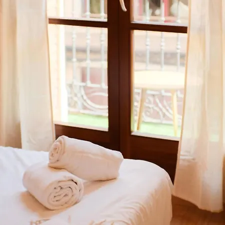 Somontano | 1 | 4 Pax | Balcon Apartment *