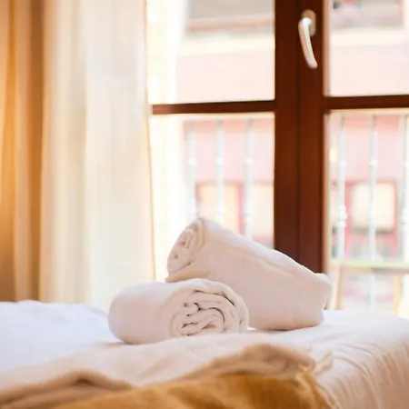 Somontano | 1 | 4 Pax | Balcon Apartment